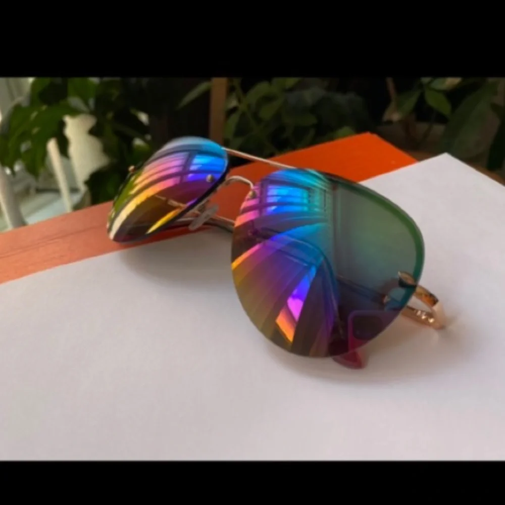 Rainbow sun glasses - Picture 1 of 3